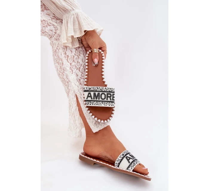 Dámské sandály na plochém podpatku se zdobením Amore bílé Avelina Dámské sandály na plochém podpatku se zdobením Amore bílé Avelina