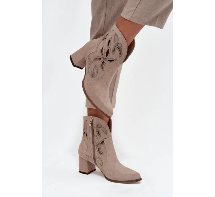 Semišové perforované dámské kotníčkové boty na podpatku Zazoo 3647 Cappuccino