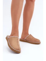 Pohodlná domácí obuv pantofle s výšivkou dámské model 21681289 Camel - Inblu