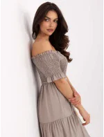 Sukienka MI SK model 21191073 ciemny bezowy - FPrice Sukienka MI SK model 21191073 ciemny bezowy - FPrice