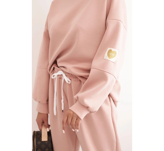 Dámská souprava máslová s volnou mikinou a kalhotami s nápisem LOVE tmavě pudrově růžová Dámská souprava máslová s volnou mikinou a kalhotami s nápisem LOVE tmavě pudrově růžová