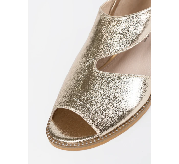 Designové dámské zlaté  sandály bez podpatku