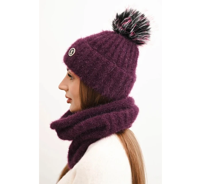 Dámská čepice s kapucí a pleteným vzorem bílá