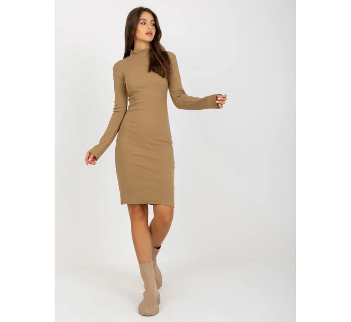 Sukienka EM SK model 19772286 ciemny bezowy - FPrice Sukienka EM SK model 19772286 ciemny bezowy - FPrice