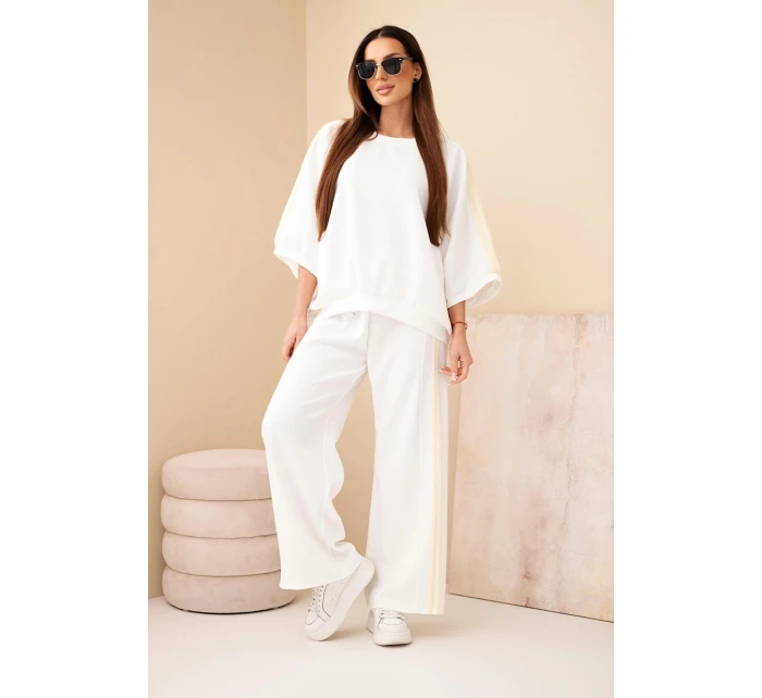 Dámský komplet z viskózy máslový se širokými nohavicemi a volnou blůzou bílý