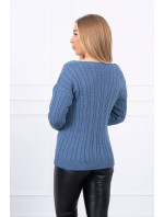 Pletený svetr s džínami s výstřihem do V
