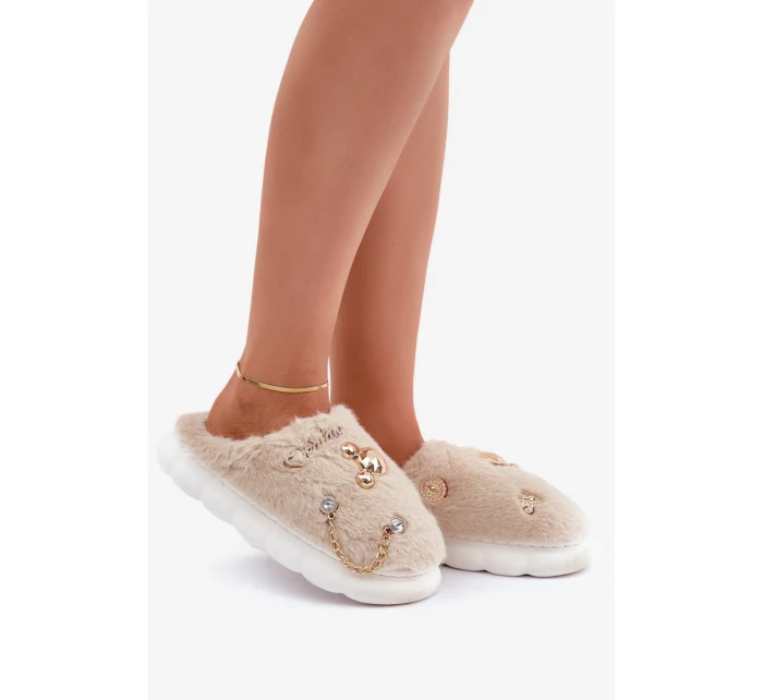 Futrzane Pantofle S Odznaky Béžové Ivelfedi Futrzane Pantofle S Odznaky Béžové Ivelfedi