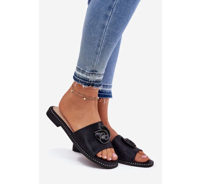 Dámské Pantofle Na Plochém Podpatku S Ozdobným Detalem model 21698262 Černé - S.Barski