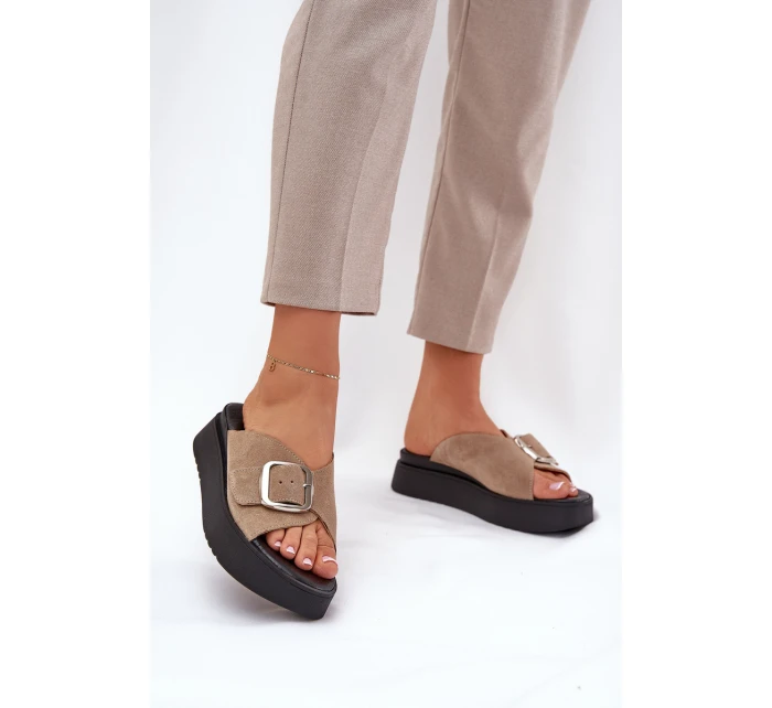 Dámské semišové sandály s přezkou na platformě béžové model 21686253 - Zazoo