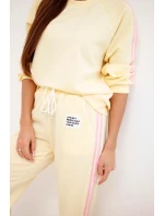Dámská souprava Masełko s lampasy a volnou mikinou žlutý Dámská souprava Masełko s lampasy a volnou mikinou žlutý