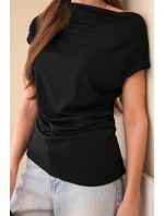 Dámská žebrovaná halenka z viskózy s vodovým výstřihem a řasením černá