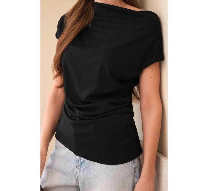 Dámská žebrovaná halenka z viskózy s vodovým výstřihem a řasením černá