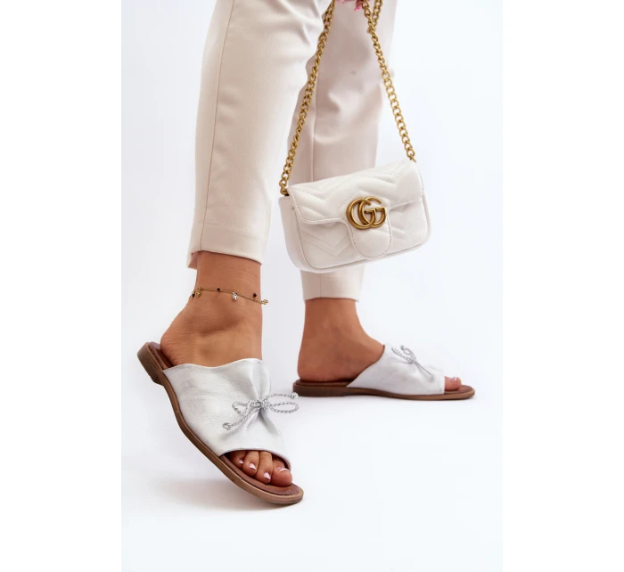 Kožené dámské žabky model 21646105 stříbrné - Zazoo Kožené dámské žabky model 21646105 stříbrné - Zazoo