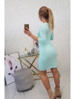 Přiléhavé šaty s výřezem pod poprsím mincovník