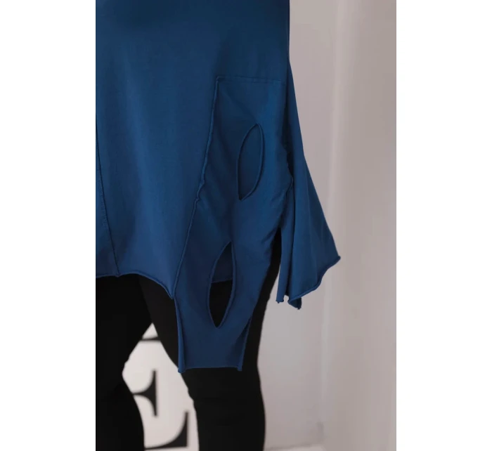 Dámská bavlněná blůza Plus Size s asymetrickým spodním lemem a výřezy modrá