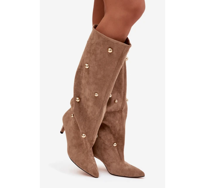 Dámské nazouvací kozačky na jehlovém podpatku Thaliane se zlatými ozdobami – béžové Dámské nazouvací kozačky na jehlovém podpatku Thaliane se zlatými ozdobami – béžové