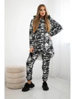 Dámská souprava s kapucí a model 21154143 potiskem šedá + černá - K-Fashion Dámská souprava s kapucí a model 21154143 potiskem šedá + černá - K-Fashion