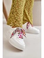 Dámské tenisky na platformě s ozdobným šněrováním bílé model 20458652 - Kesi Dámské tenisky na platformě s ozdobným šněrováním bílé model 20458652 - Kesi