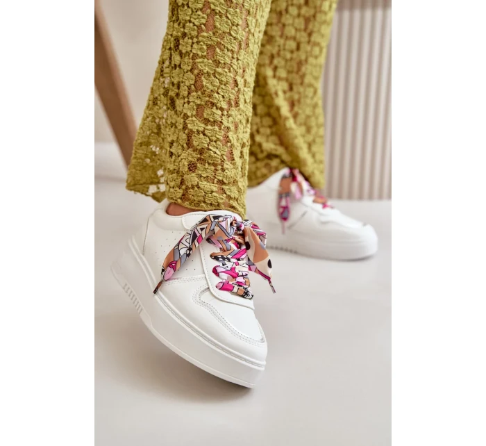 Dámské tenisky na platformě s ozdobným šněrováním bílé model 20458652 - Kesi Dámské tenisky na platformě s ozdobným šněrováním bílé model 20458652 - Kesi