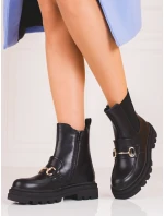 Pěkné dámské černé kotníčkové boty na plochém podpatku Pěkné dámské černé kotníčkové boty na plochém podpatku