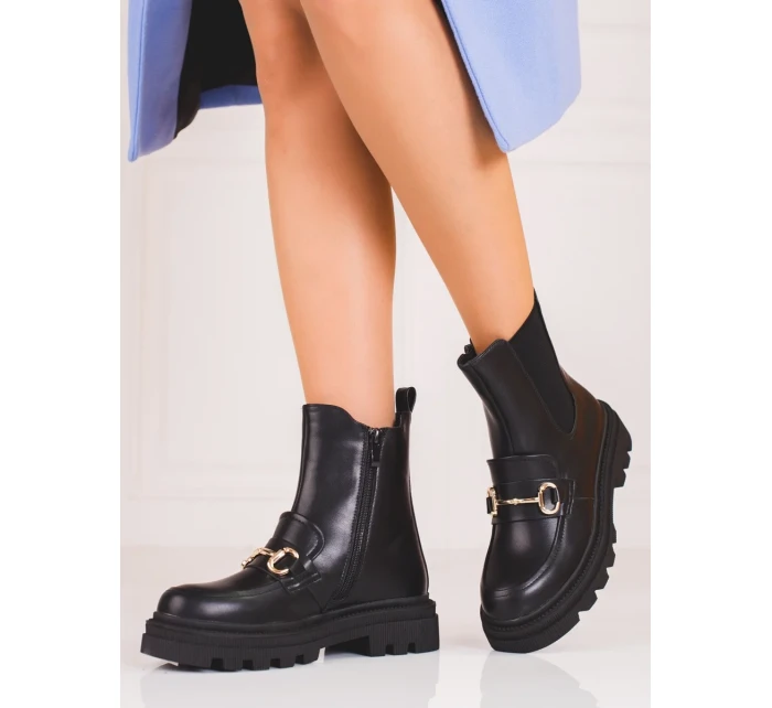 Pěkné dámské černé kotníčkové boty na plochém podpatku Pěkné dámské černé kotníčkové boty na plochém podpatku