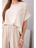 Dámský komplet z viskózy s ozdobným květem a širokými kalhotami béžový