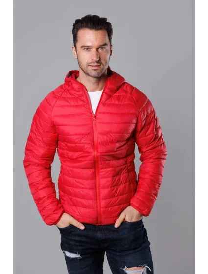 Červená pánská prošívaná bunda s kapucí model 18345089 - J.STYLE Červená pánská prošívaná bunda s kapucí model 18345089 - J.STYLE