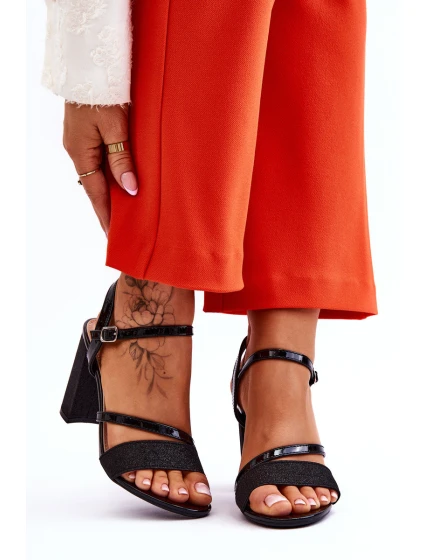 Lesklé sandály na vysokém podpatku černé model 21612439 - VINCEZA