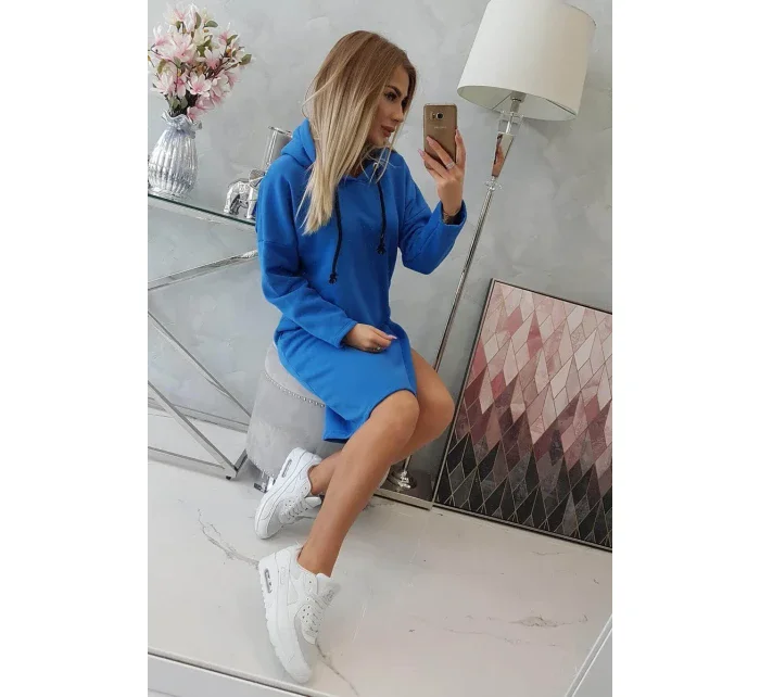 Šaty s kapucí a bočním rozparkem chrpově modré