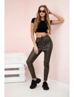 Dámské kalhoty z eko kůže s vázáním a rozparkem na model 21154131 khaki - K-Fashion