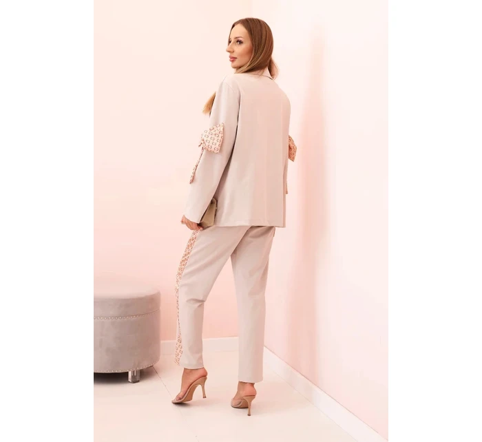 Dámská souprava s viskózou – sako s klopami a kalhoty s lampasem béžový