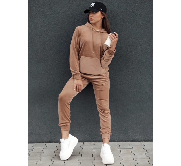 Dámský velurový komplet RELAX FIT světle hnědý Dstreet model 21978662 - FashionStreet Dámský velurový komplet RELAX FIT světle hnědý Dstreet model 21978662 - FashionStreet