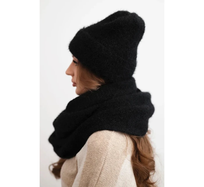 Dámská souprava s čepicí a šálou z měkkého úpletu černý