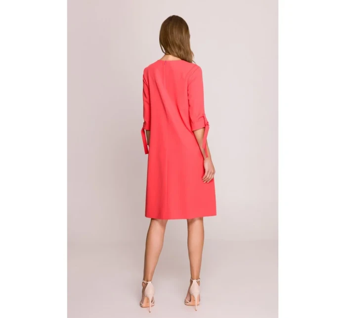 S393 Šaty áčkového střihu s vázacími rukávy - korálová barva S393 Šaty áčkového střihu s vázacími rukávy - korálová barva