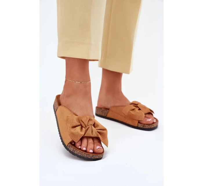 Dámské pantofle na korkové podešvi s mašlí – camel