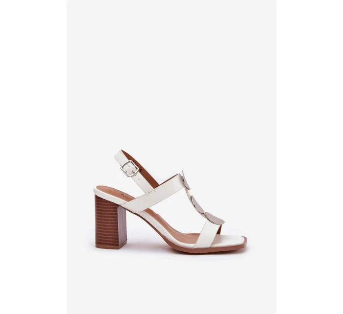 Dámské sandály na podpatku s ozdobným páskem bílé model 21687244 - Boto