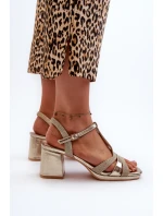 Dámské sandály na podpatku z ekokůže zlaté model 21661644 - EVENTO