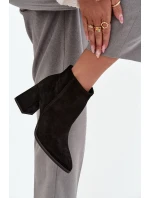 Dámské zateplené kotníkové botky z přírodního semiše na sloupku – černé Zazoo Dámské zateplené kotníkové botky z přírodního semiše na sloupku – černé Zazoo