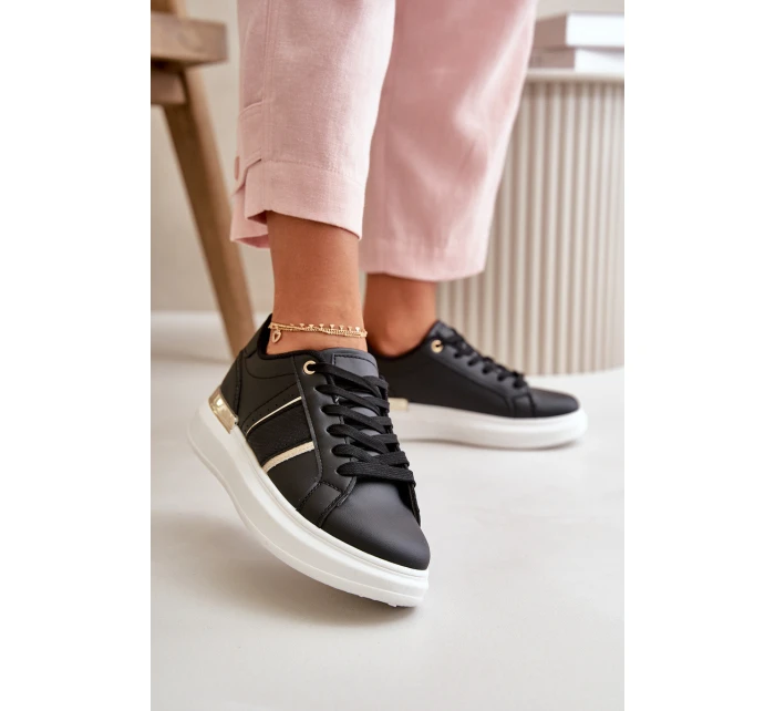 Módní dámské sneakers na platformě z eko kůže černé Nevisase Módní dámské sneakers na platformě z eko kůže černé Nevisase