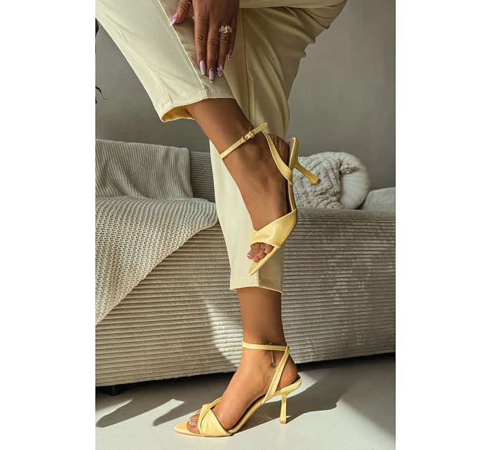 Sandály na podpatku  model 226516 Step in style