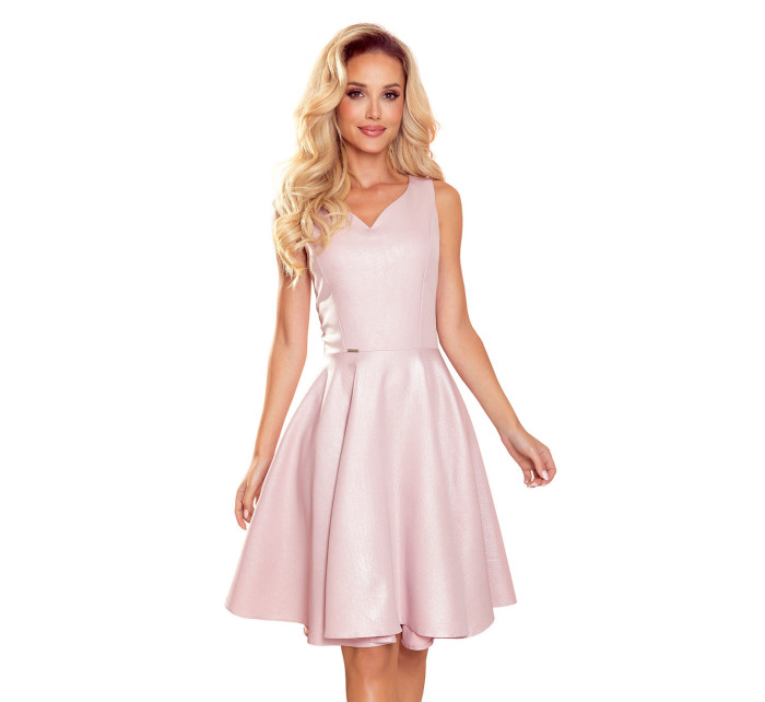 Pudrově růžové dámské rozšířené šaty s a s výstřihem ve tvaru srdce model 17055603 - numoco