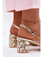 Průhledné sandály na podpatku s krystaly model 22102733 Zlaté - VINCEZA Průhledné sandály na podpatku s krystaly model 22102733 Zlaté - VINCEZA