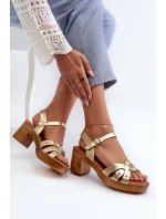 Dámské sandály na podpatku z eko kůže zlaté model 21658010 - EVENTO Dámské sandály na podpatku z eko kůže zlaté model 21658010 - EVENTO