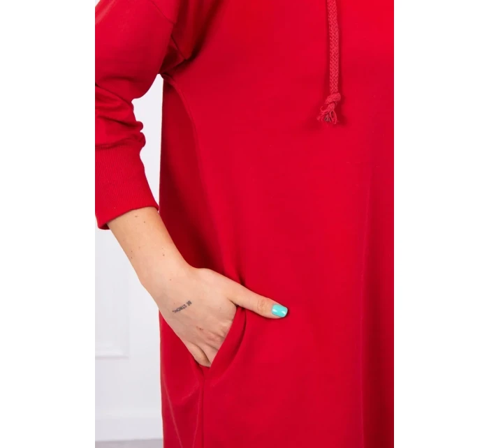 Šaty s kapucí a delšími zády červené