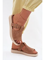 Kožené dámské sandály na platformě se zlatou sponou Camel model 22095008 - Boto Kožené dámské sandály na platformě se zlatou sponou Camel model 22095008 - Boto