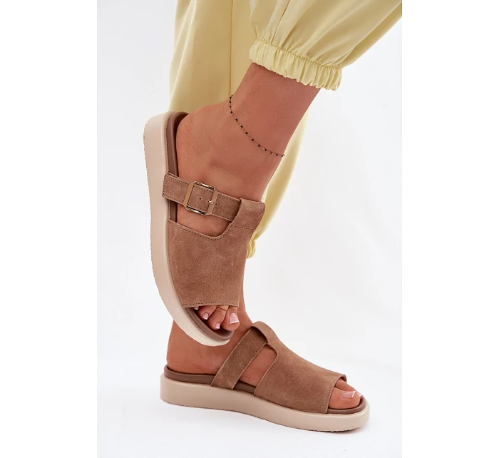 Kožené dámské sandály na platformě se zlatou sponou Camel model 22095008 - Boto Kožené dámské sandály na platformě se zlatou sponou Camel model 22095008 - Boto