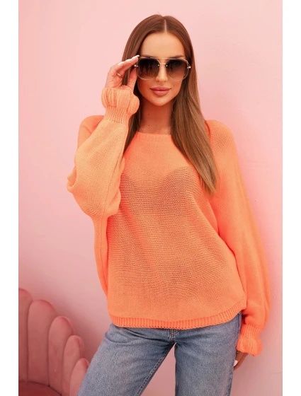 Svetr dámský z model 21266158 s nařasenými rukávy a výstřihem na zádech oranžový - K-Fashion Svetr dámský z model 21266158 s nařasenými rukávy a výstřihem na zádech oranžový - K-Fashion