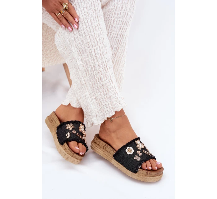 Dámské Pantofle Se Zlatými Přezkami Na Platformě Černé model 21700316 - Boto Dámské Pantofle Se Zlatými Přezkami Na Platformě Černé model 21700316 - Boto