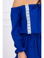 Chrpové šaty s otevřenými rameny a krajkou Chrpové šaty s otevřenými rameny a krajkou