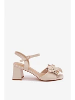 Dámské sandály na podpatku s ozdobným květem Vinceza 20283 Béžové Dámské sandály na podpatku s ozdobným květem Vinceza 20283 Béžové